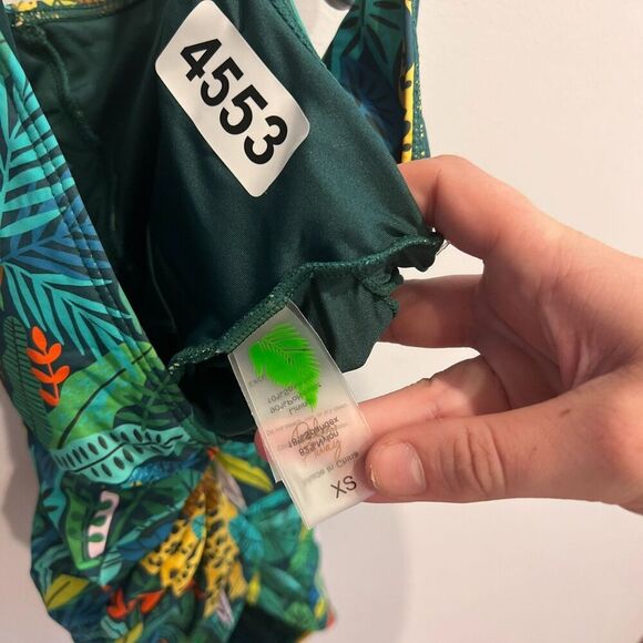 Palms Away By Red Dress Women Green One Piece Swimsuit XS Island Oasis Print NWT - Picture 8 of 10